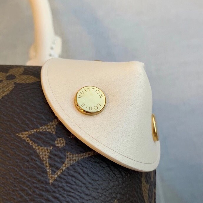 Louis vuitton original leather PETITE MALLE SOUPLE M45531 cream