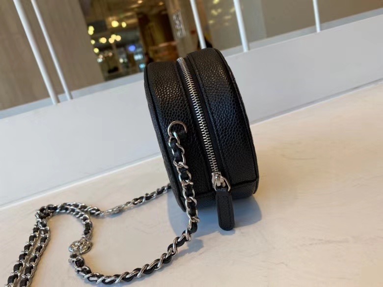 chanel classic clutch with chain Lambskin & silver-Tone Metal AP3319 black