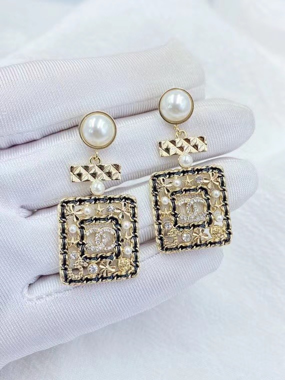 Chanel Earrings CE6038