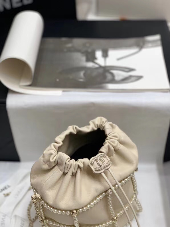 Chanel drawstring bag Lambskin & Gold Metal AS2388 white