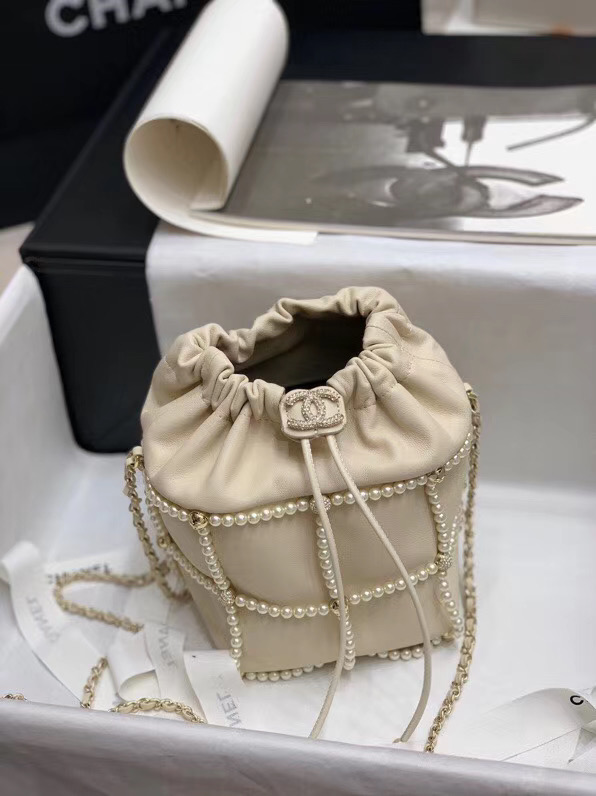 Chanel drawstring bag Lambskin & Gold Metal AS2388 white