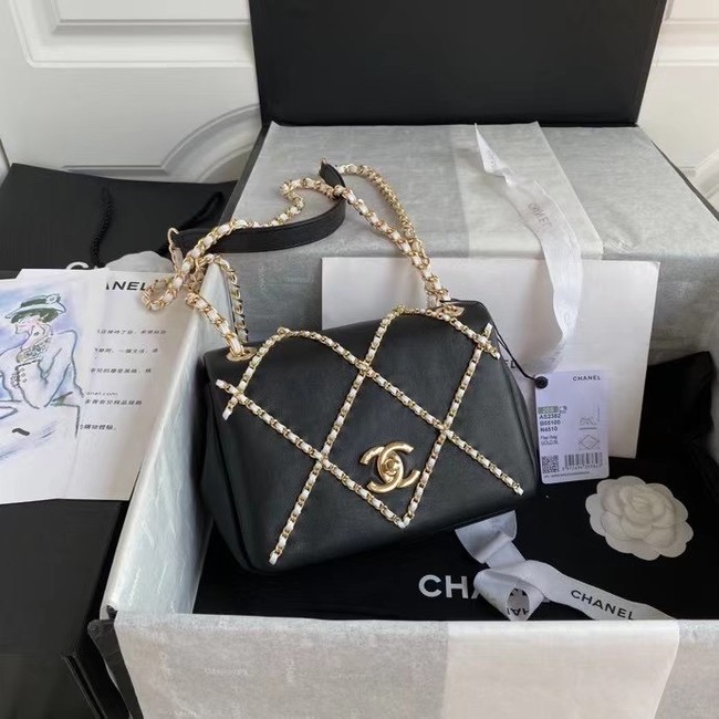 Chanel flap bag AS2382 black & white