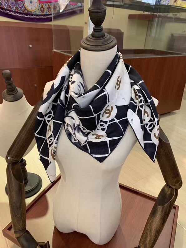 Chanel Cashmere Scarf CH2375-1