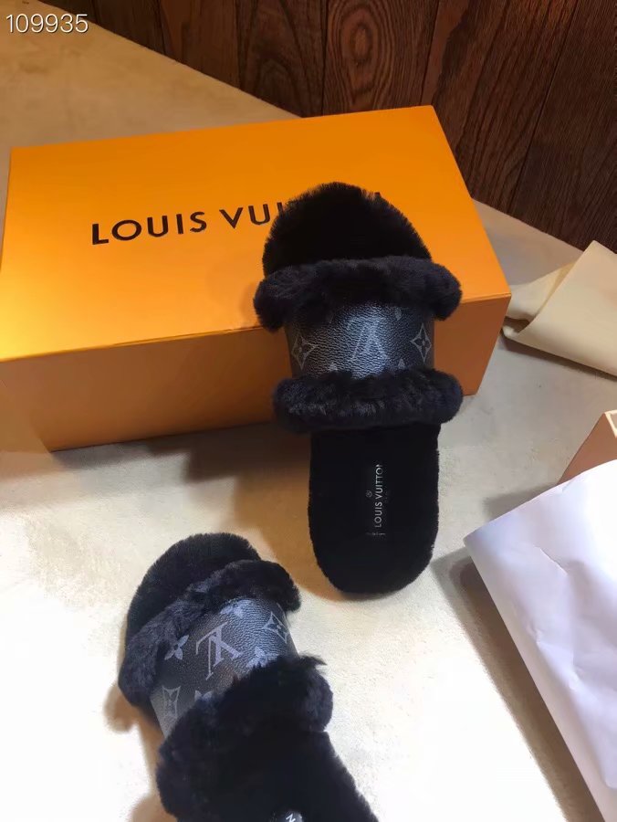 Louis Vuitton Shoes LV1065KK-4