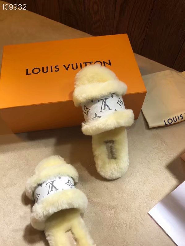 Louis Vuitton Shoes LV1065KK-6