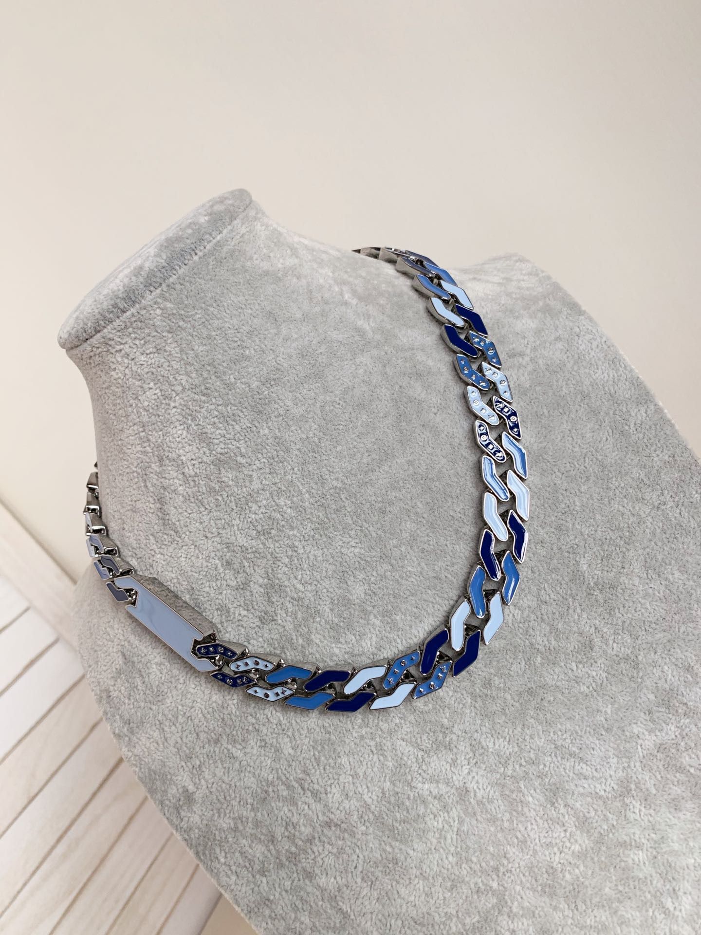 Louis Vuitton Necklace Or Bracelet LV6599