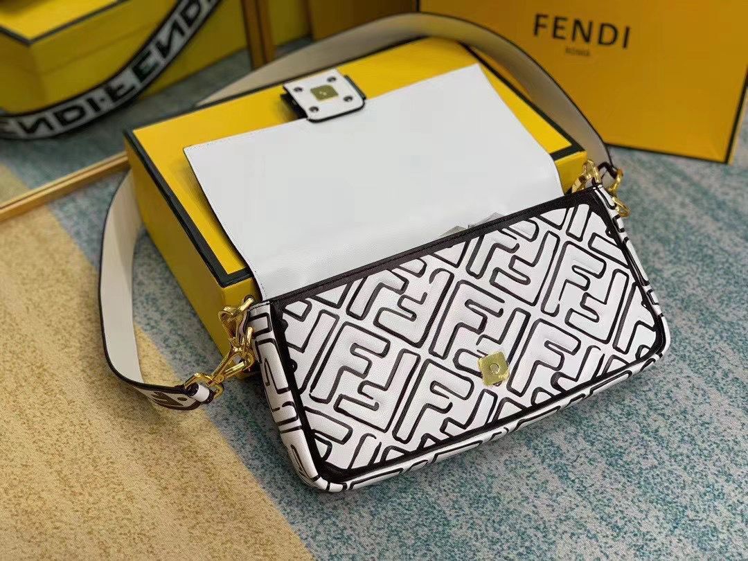 Fendi BAGUETTE Original Leather Bag F2468 White