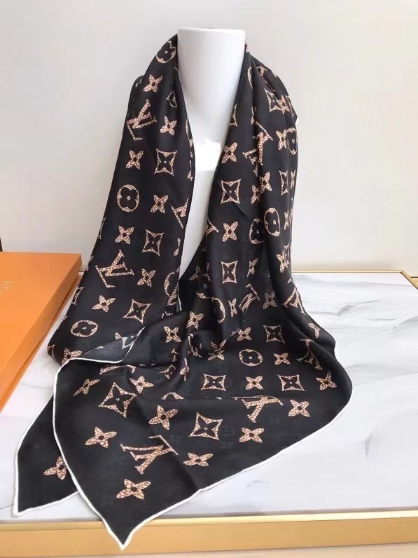 Louis Vuitton silk Scarf 77032