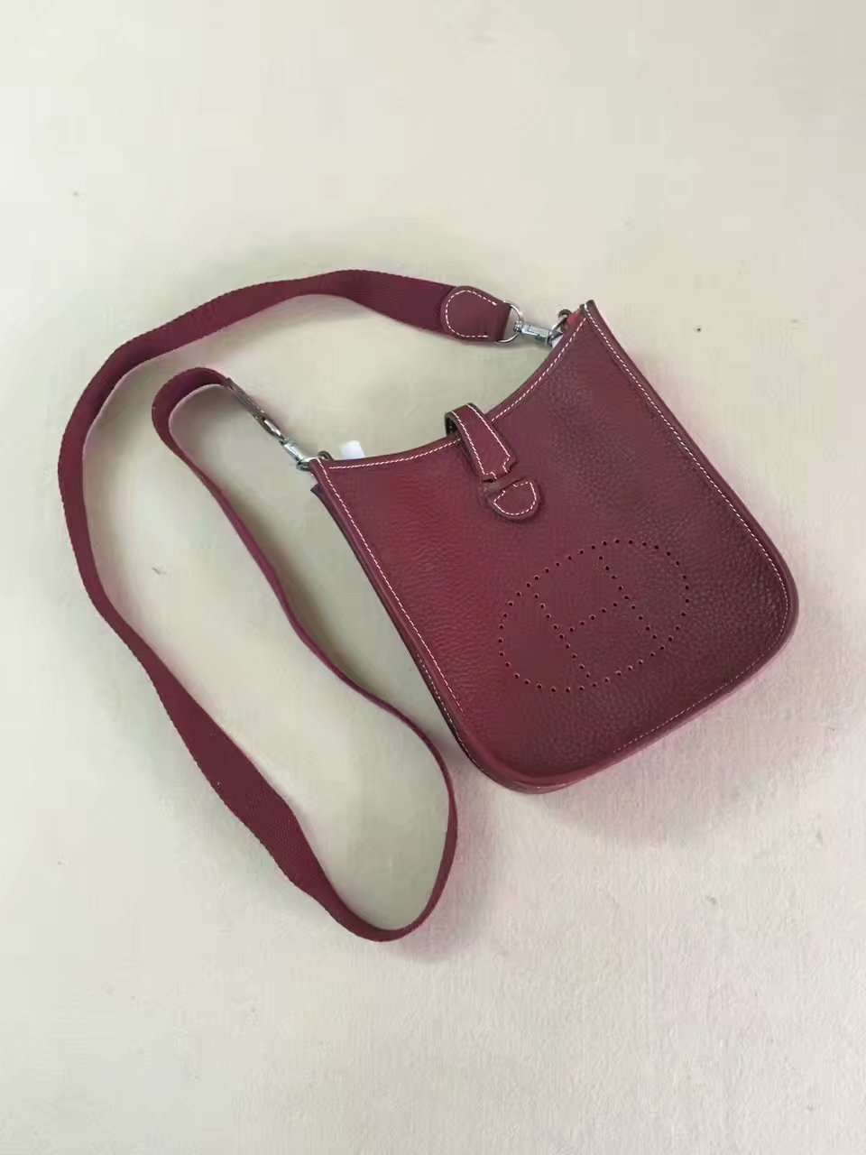 Hermes Evelyne original togo leather mini Shoulder Bag H15698 Burgundy