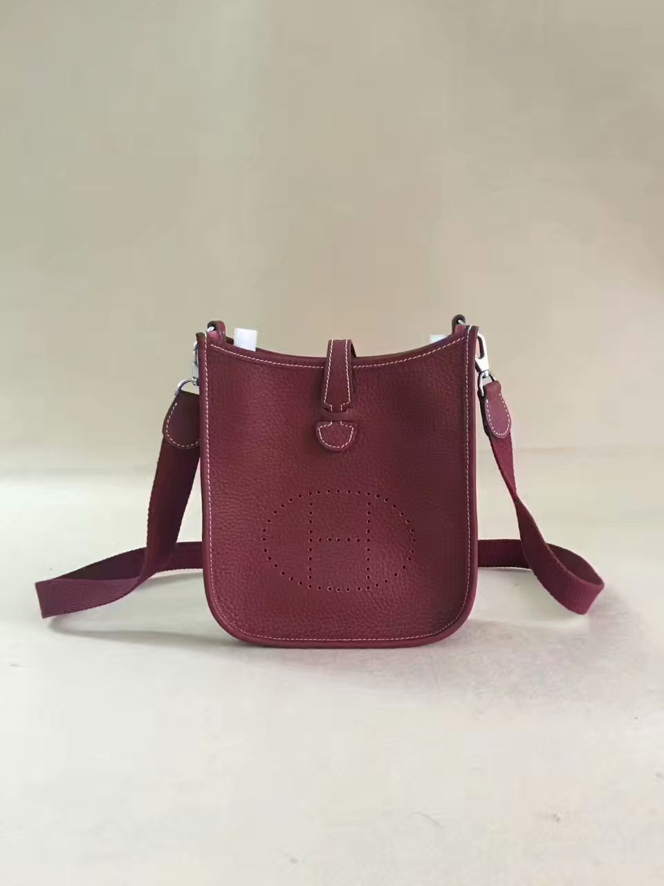 Hermes Evelyne original togo leather mini Shoulder Bag H15698 Burgundy