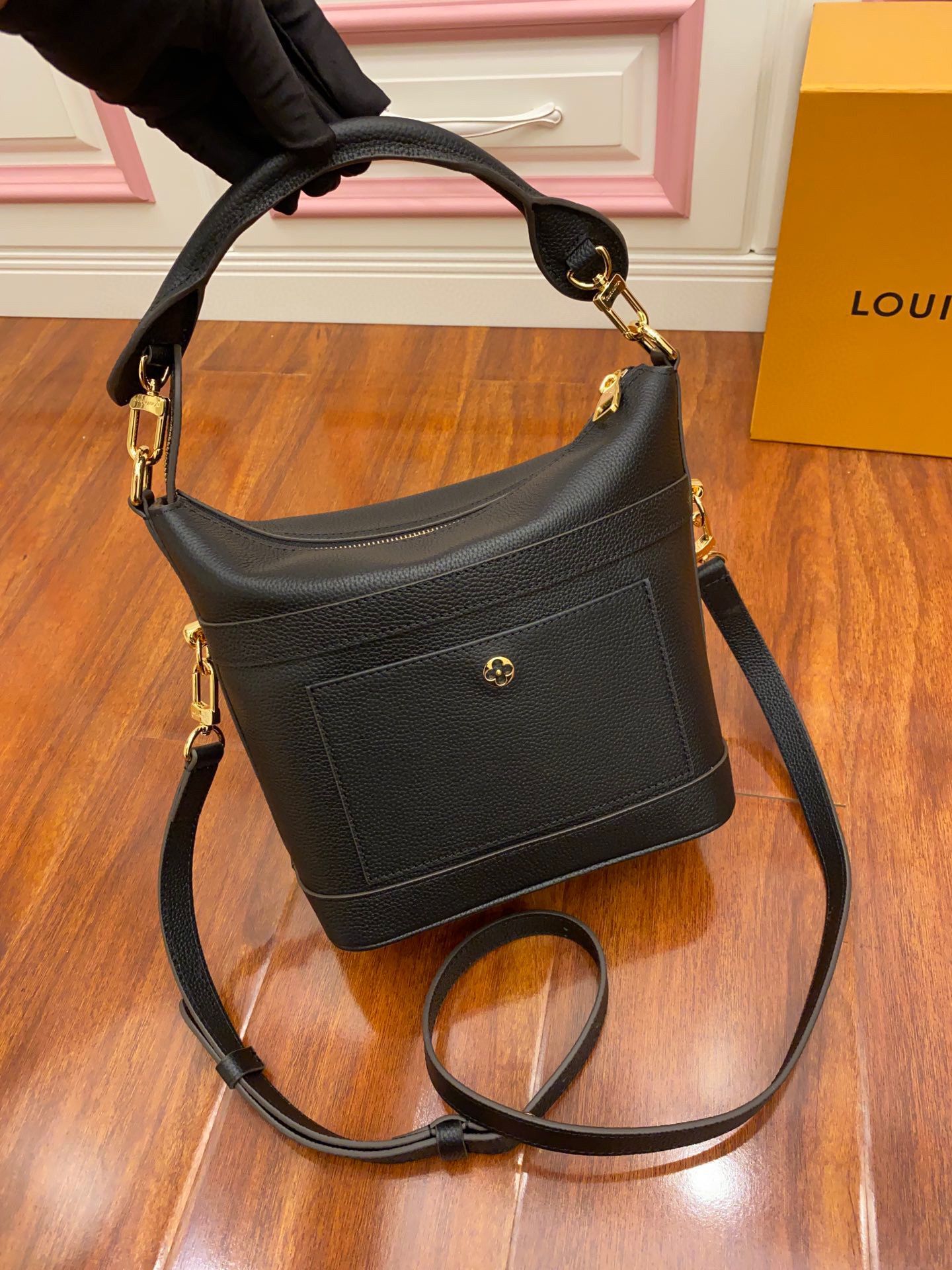 Louis Vuitton Original Leather Bag M57934 Black