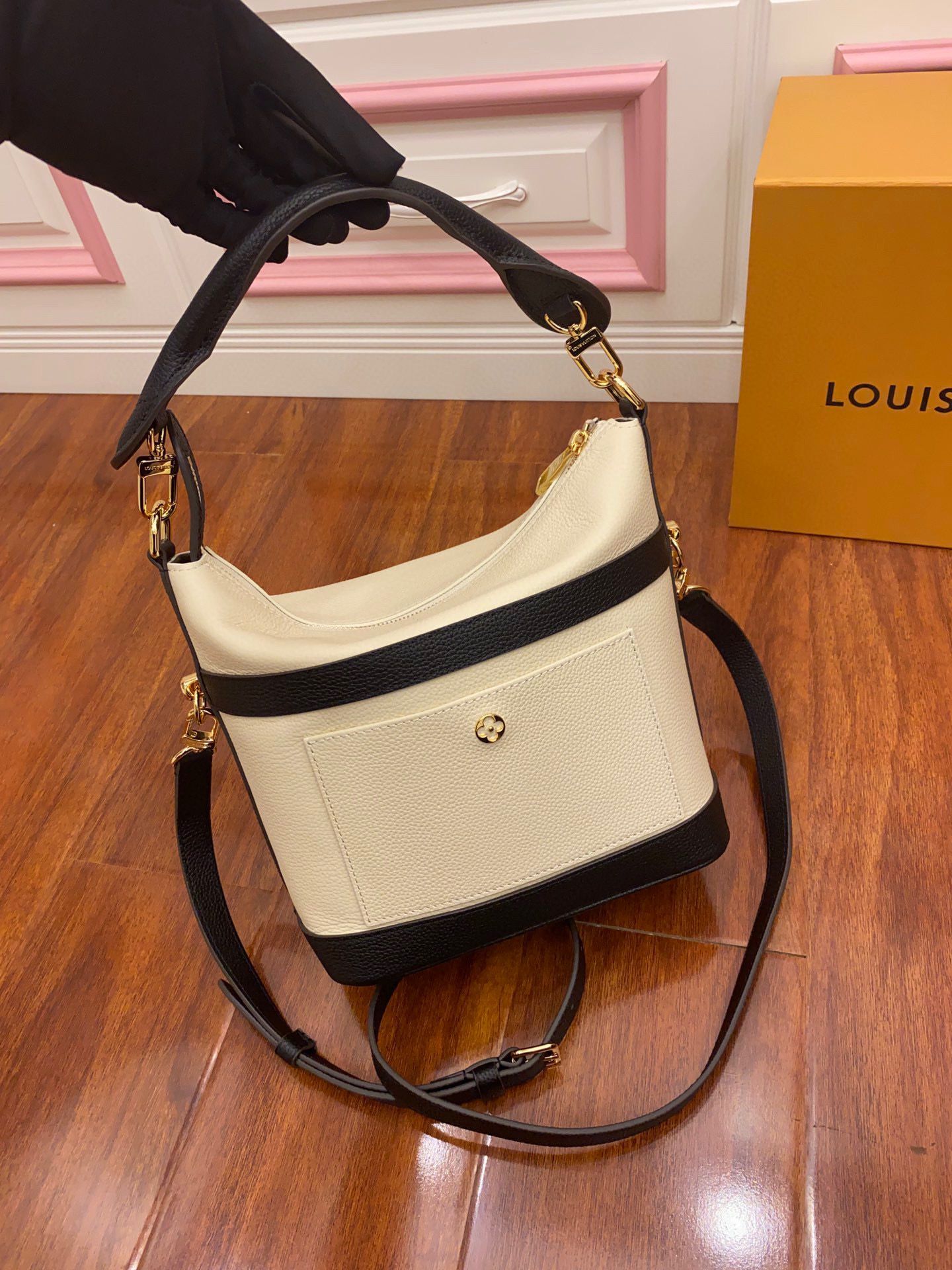 Louis Vuitton Original Leather Bag M57934 White