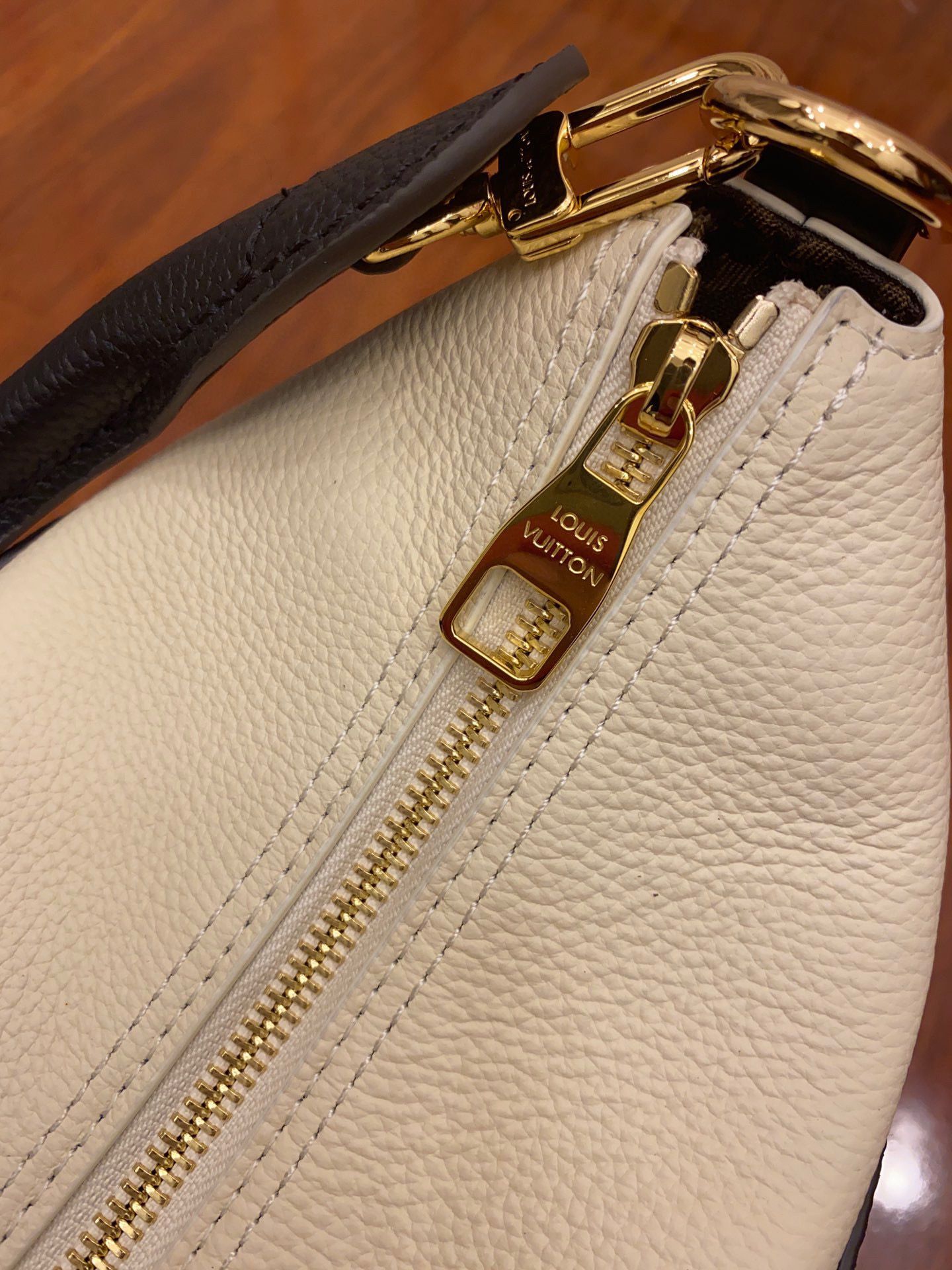 Louis Vuitton Original Leather Bag M57934 White