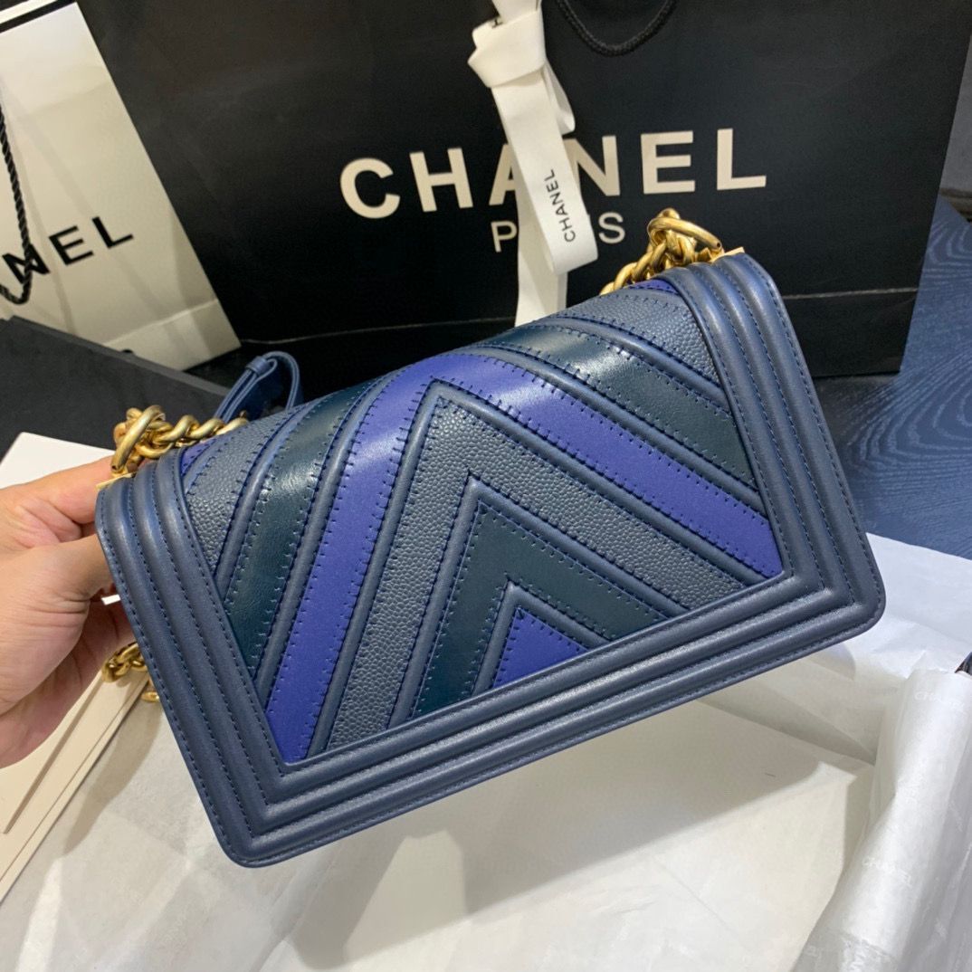 Chanel Boy Flap Shoulder Bags Chevron Calfskin Leather A67086 Blue&Black