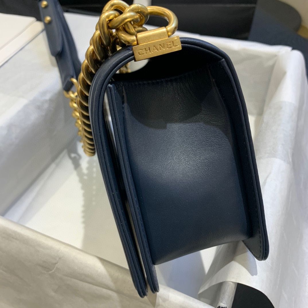 Chanel Boy Flap Shoulder Bags Chevron Calfskin Leather A67086 Blue&Black
