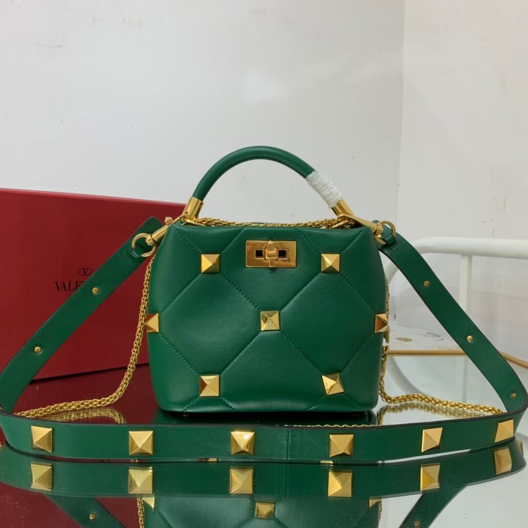 Valentino medium Garavani Roman Stud V1198 green