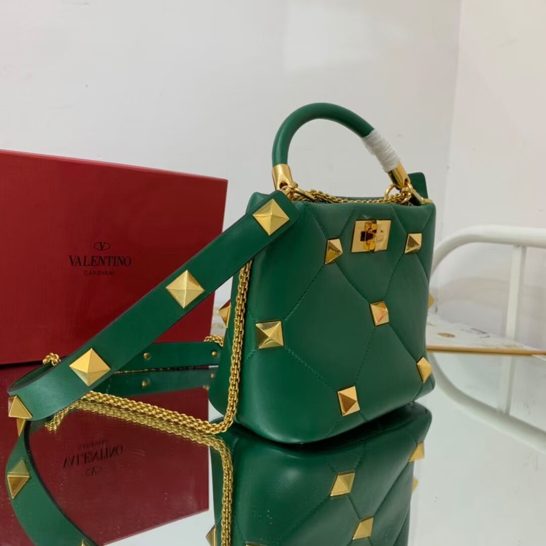 Valentino medium Garavani Roman Stud V1198 green