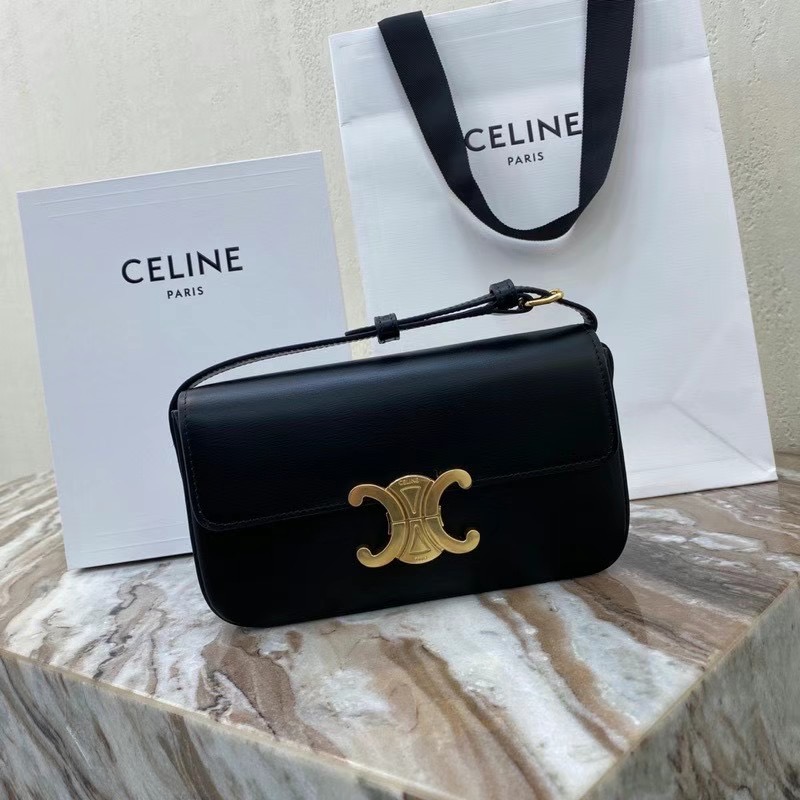 Celine TRIOMPHE SHOULDER BAG IN NATURAL CALFSKIN 194143 black