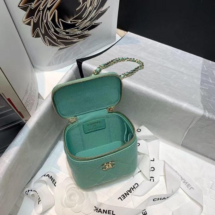 chanel small vanity with chain AP2118 Green