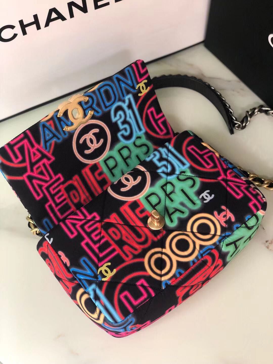 Chanel 19 flap bag AS1160 Graffiti