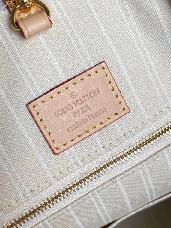 Louis Vuitton ONTHEGO GM M57639 Brume Gray