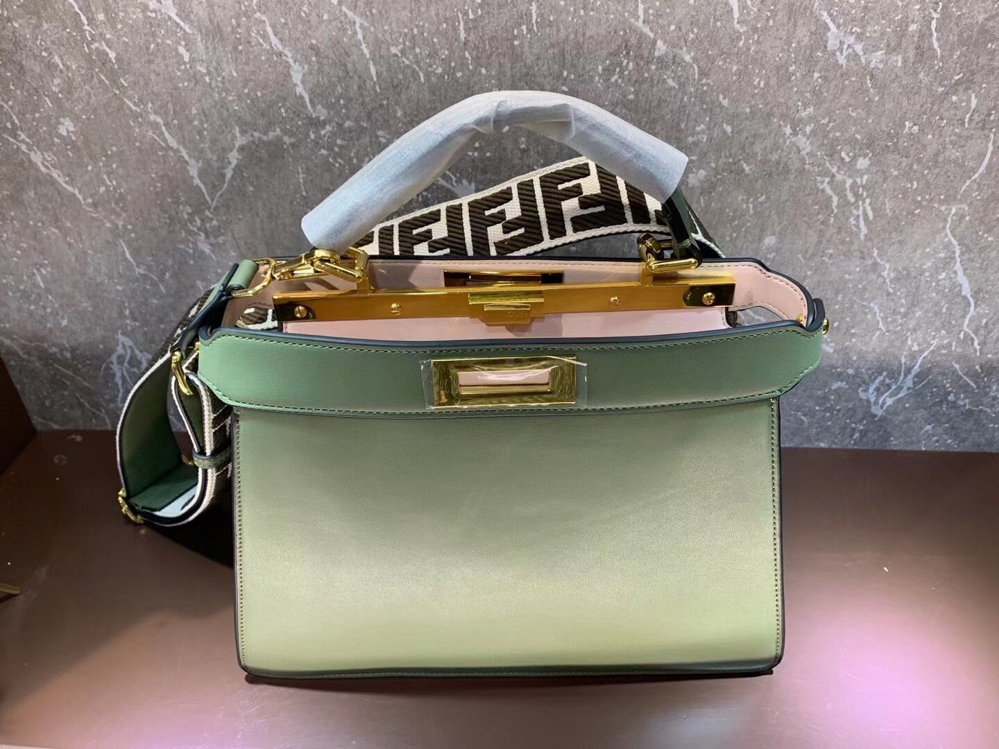 FENDI PEEKABOO ISEEU MEDIUM Green leather bag 8BN321A6