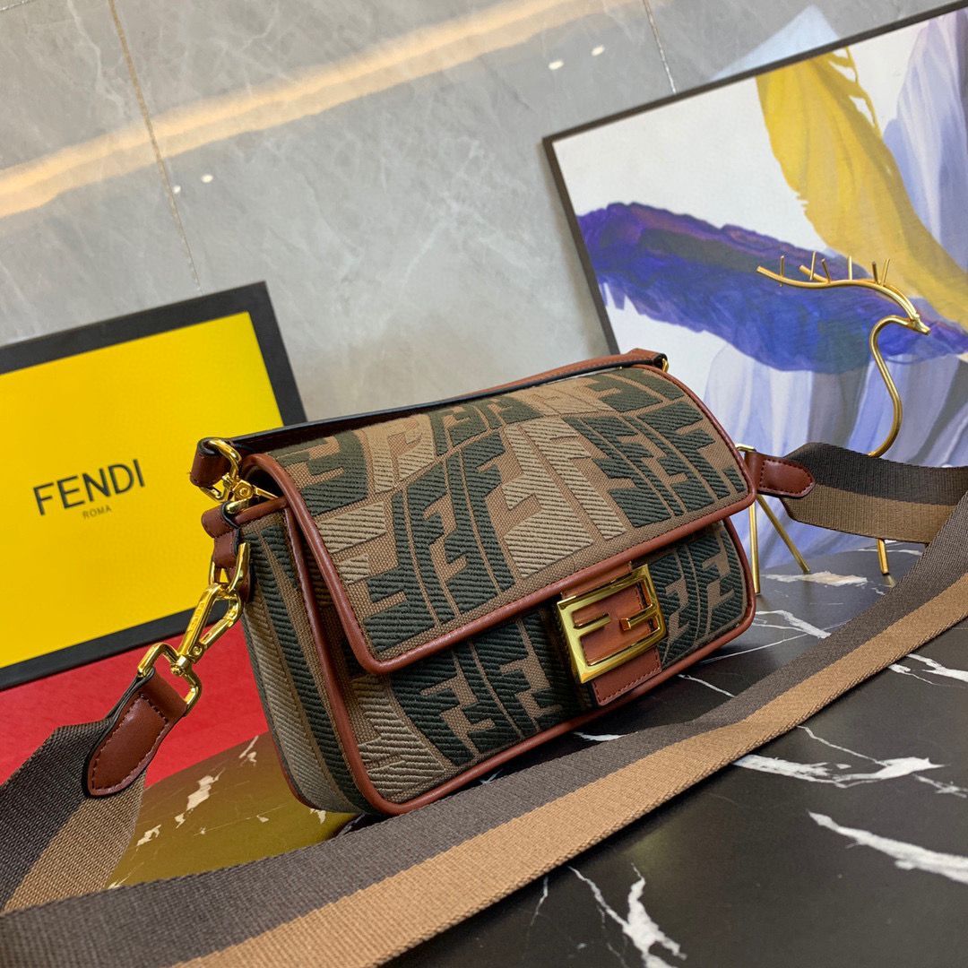 FENDI BAGUETTE Canvas bag F000159 Brown