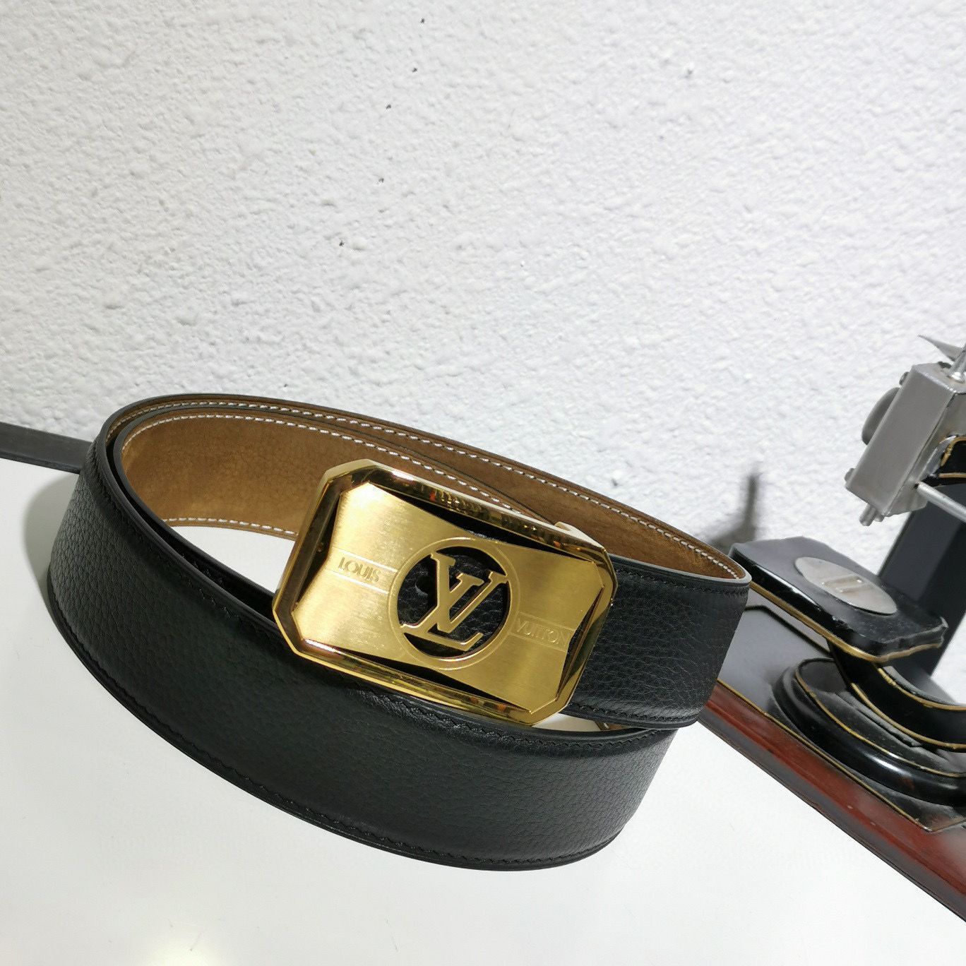 Louis Vuitton Leather Belt 38MM M0199 Black
