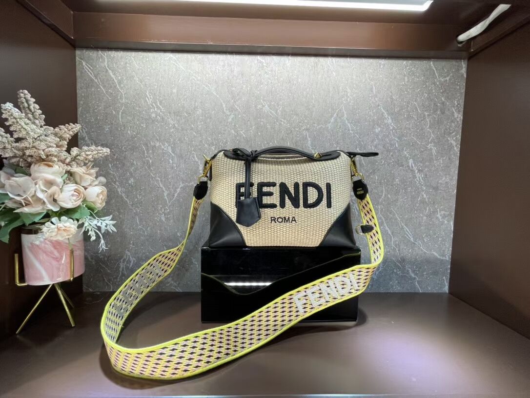 FENDI Braided Straw Bag F6535 black