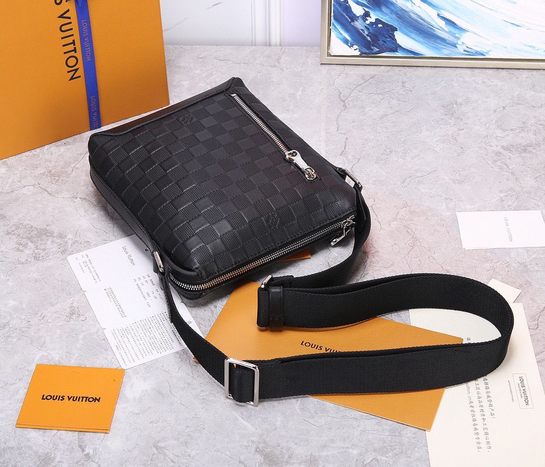 Louis Vuitton Discovery Messenger BB Original Leathe Bag N42418 Black