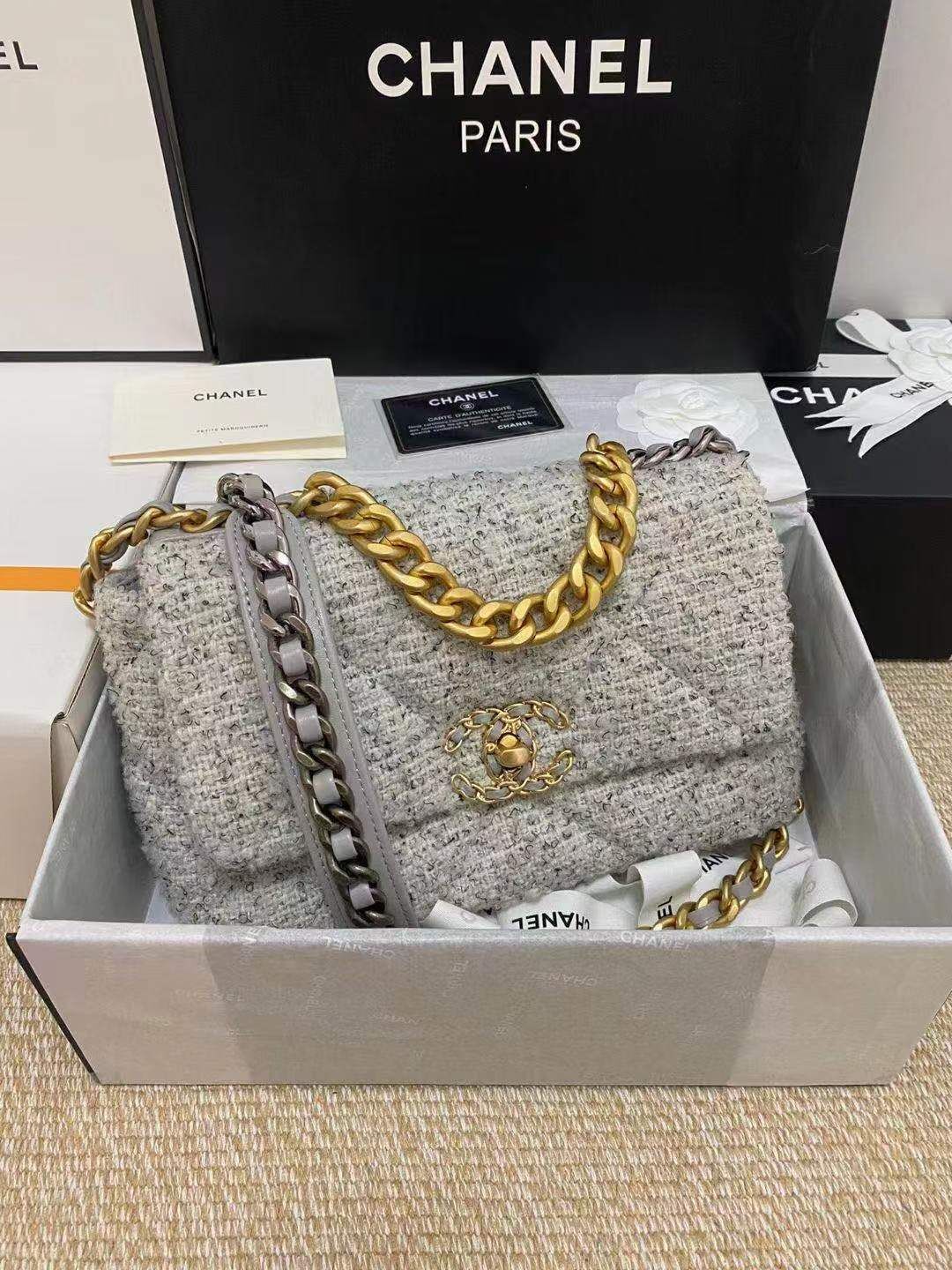 Chanel 19 flap bag Tweed AS1160 Gray