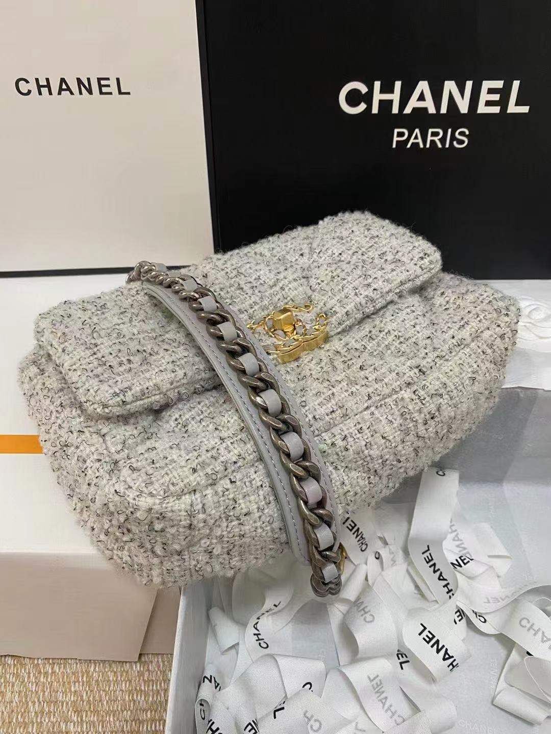 Chanel 19 flap bag Tweed AS1160 Gray