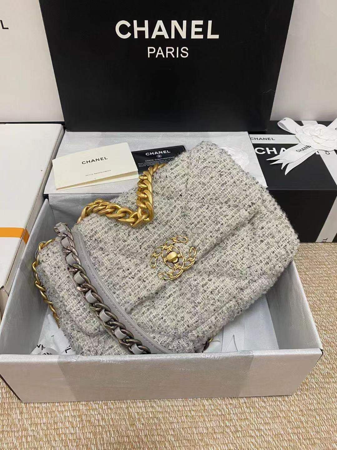 Chanel 19 flap bag Tweed AS1160 Gray