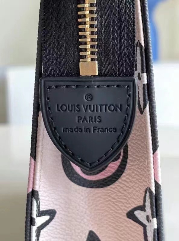 Louis Vuitton POCHETTE VOYAGE MM M80752 black