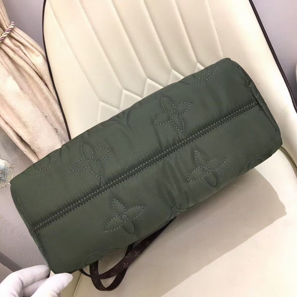 Louis Vuitton ONTHEGO GM M59005 green