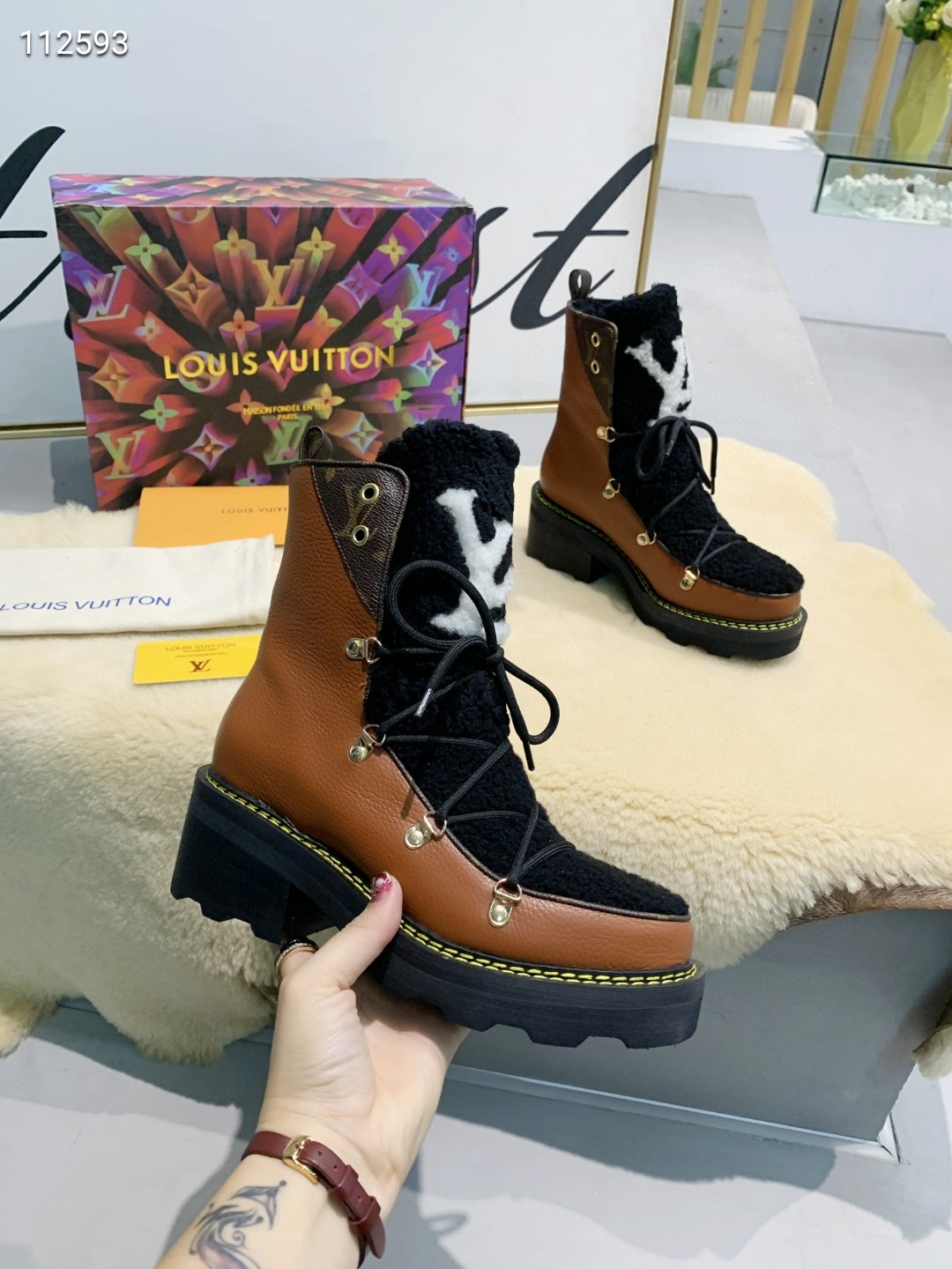Louis Vuitton Shoes LV1139DS-4