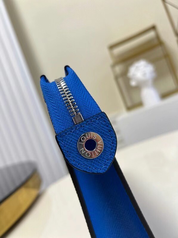Louis Vuitton POCHETTE VOYAGE M59147 blue