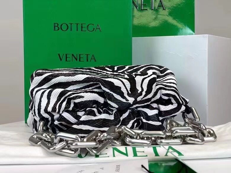 Bottega Veneta THE CHAIN POUCH 620231 White&Black