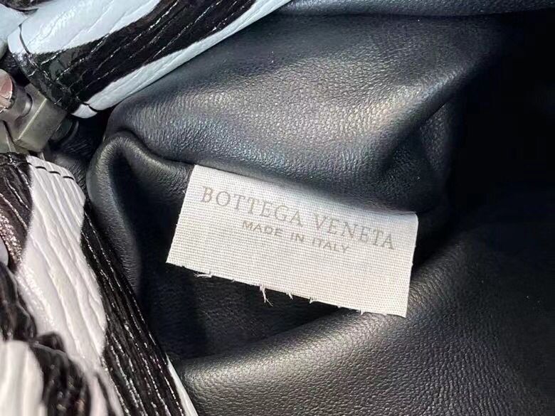 Bottega Veneta THE CHAIN POUCH 620231 White&Black