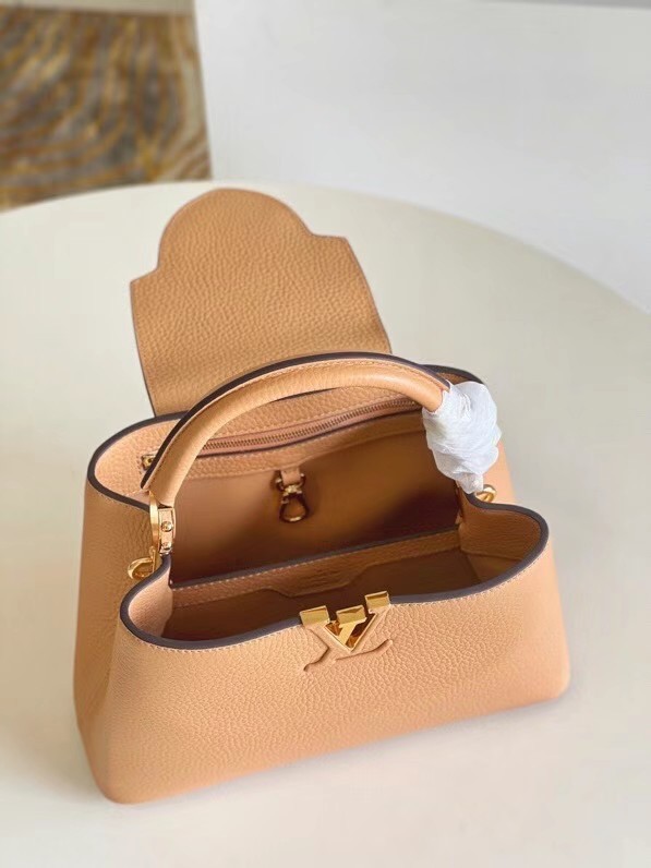 Louis Vuitton CAPUCINES BB M59226 apricot