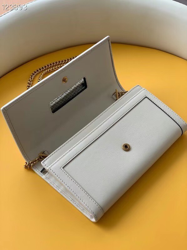 Gucci Diana chain wallet with bamboo 658243 white