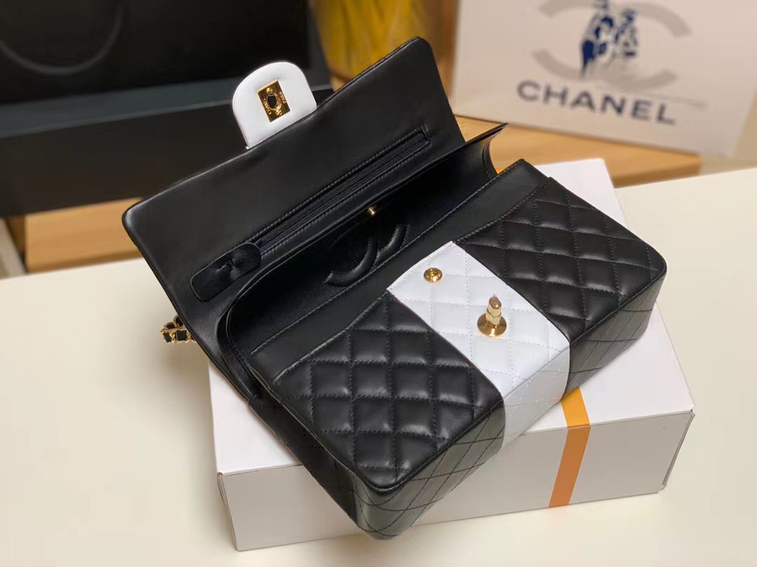 Chanel CLASSIC HANDBAG Lambskin & Gold Metal A01112 Black & White