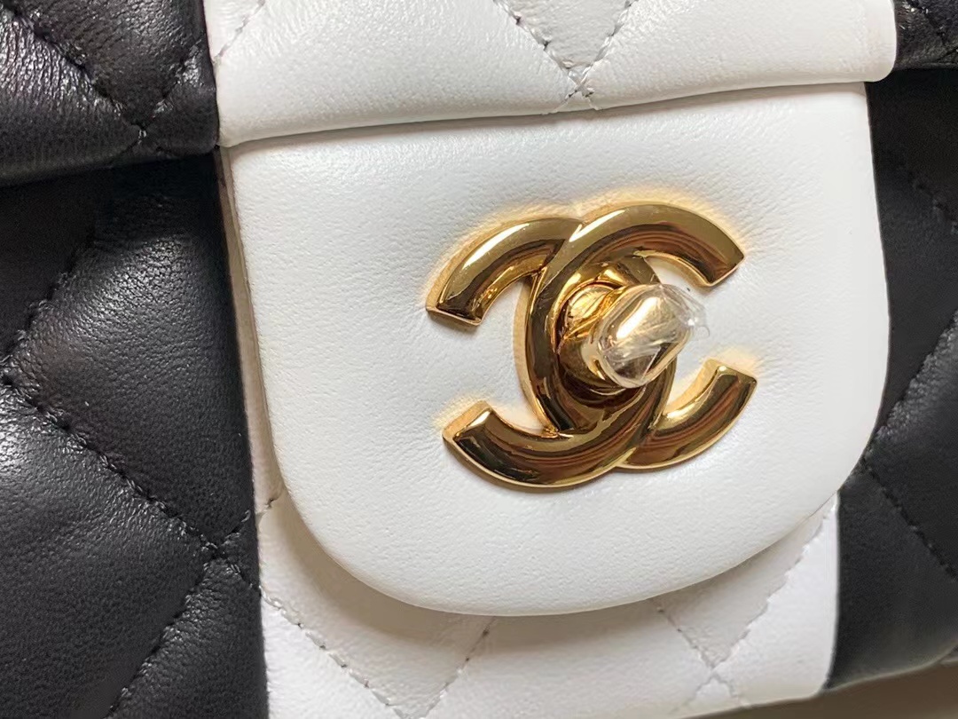 Chanel CLASSIC HANDBAG Lambskin & Gold Metal A01112 Black & White