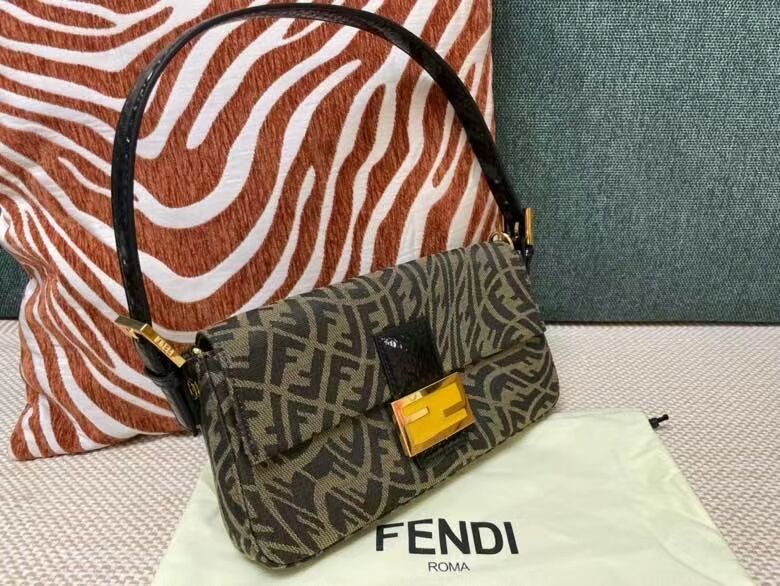 FENDI BAGUETTE fabric bag FM0871 Brown