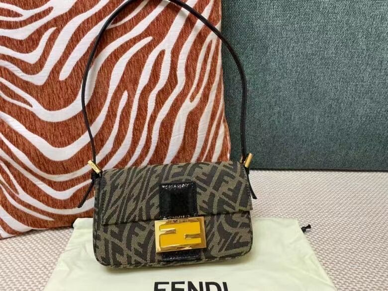 FENDI BAGUETTE fabric bag FM0872 Brown
