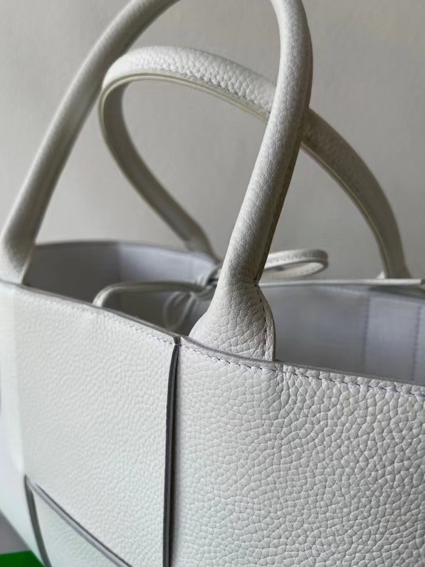 Bottega Veneta ARCO TOTE 652867 WHITE