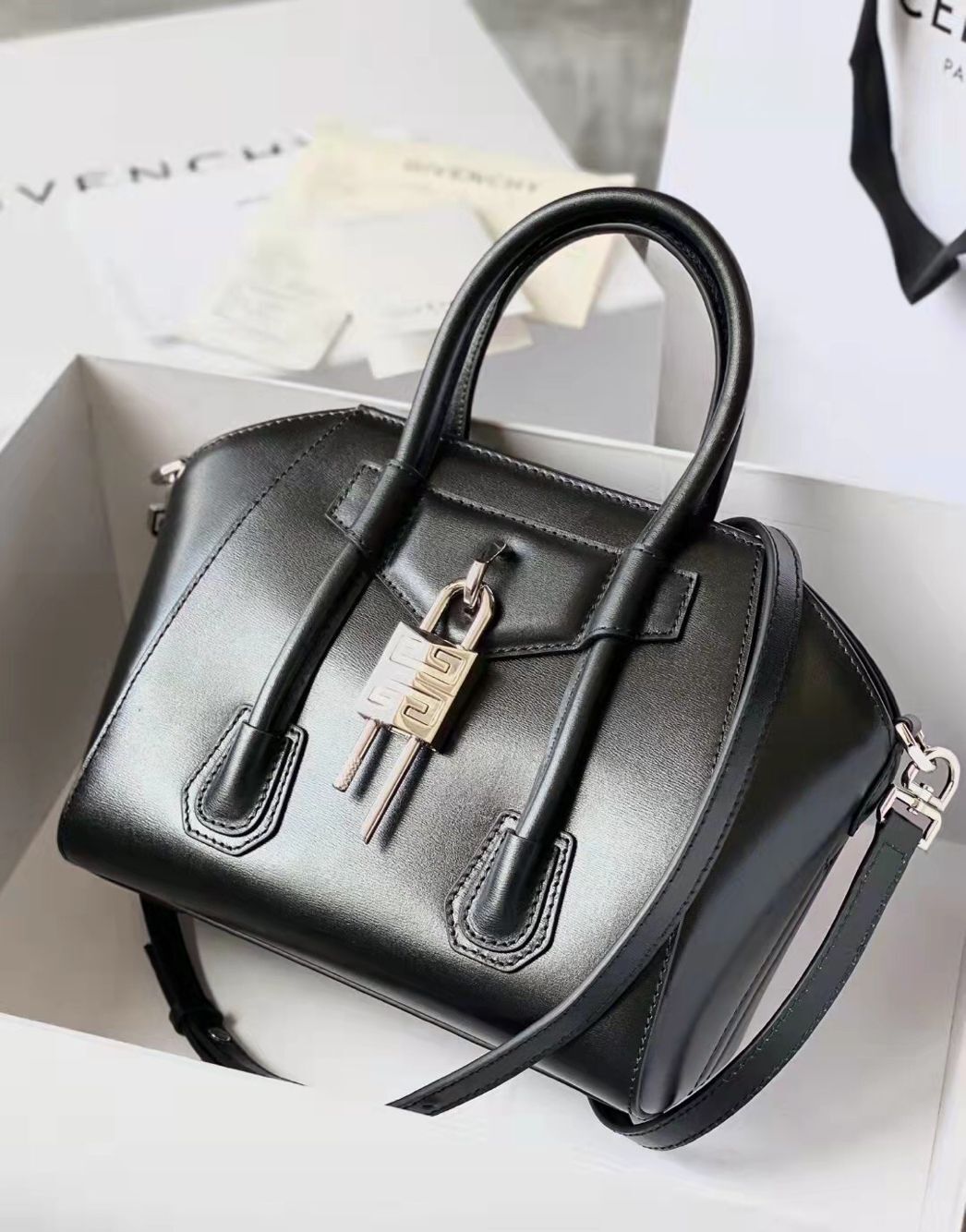 Givenchy Grained Original Calfskin Small Antigona Bag BB0512 Black