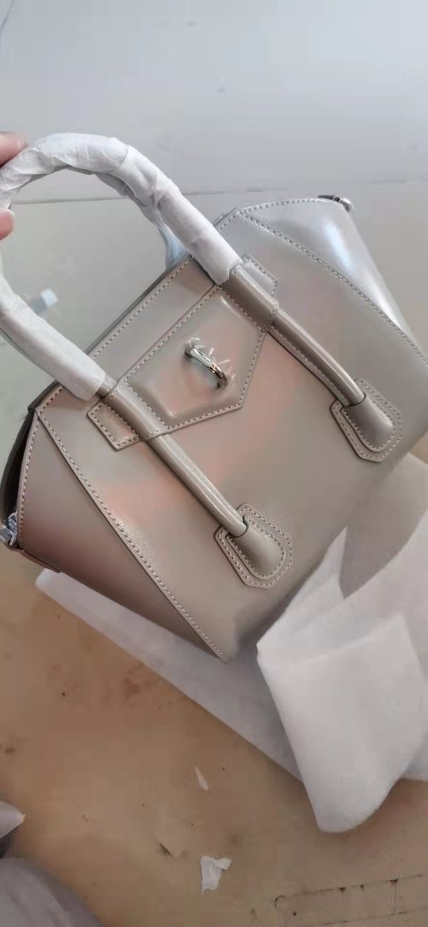 Givenchy Grained Original Calfskin Small Antigona Bag BB0512 Gray