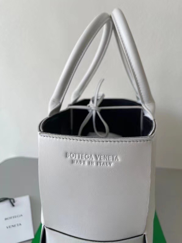 Bottega Veneta ARCO TOTE 652867 white&black