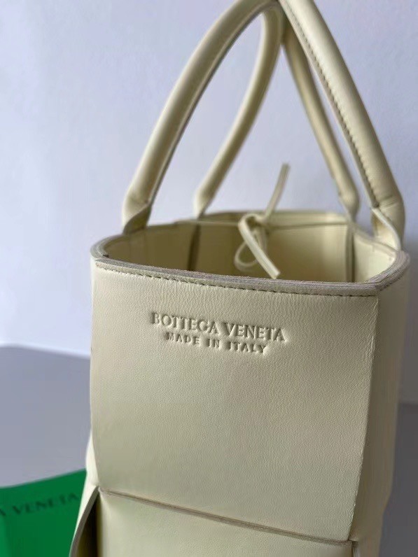 Bottega Veneta ARCO TOTE 652867 yellow